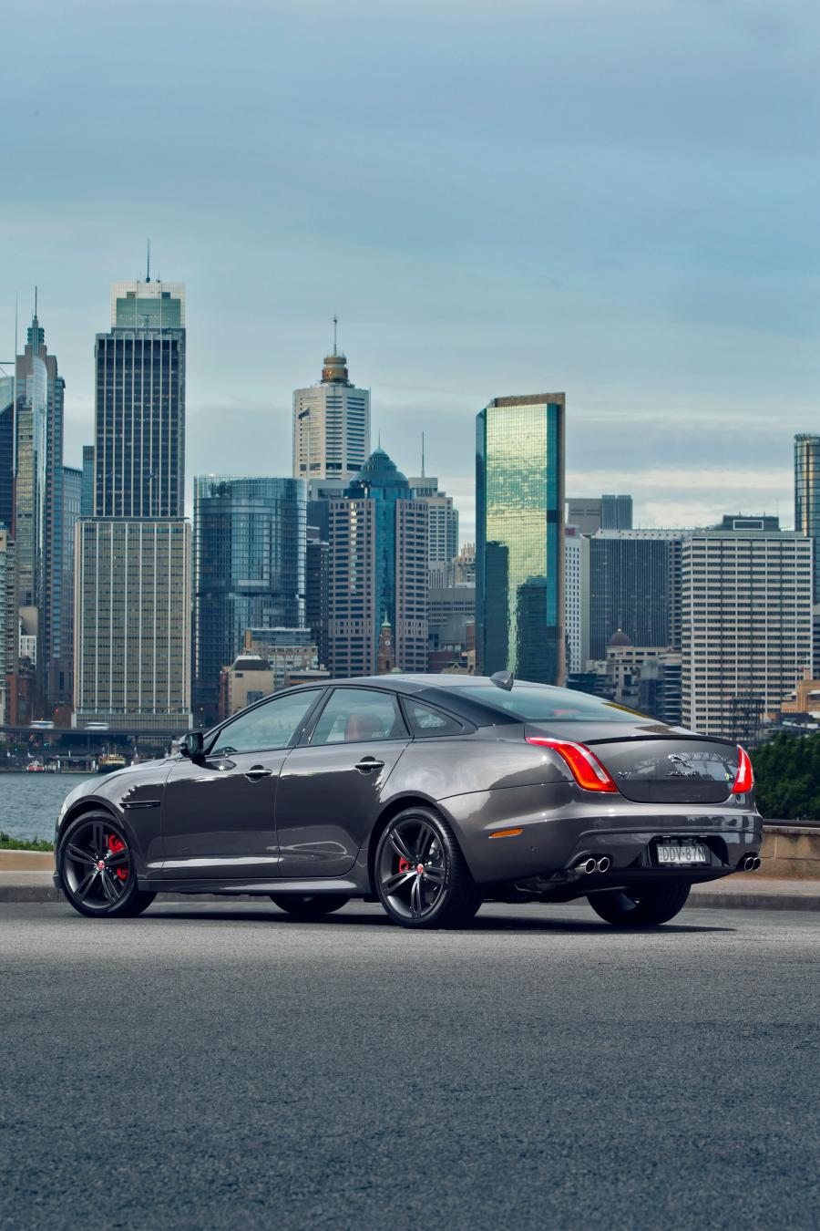  Jaguar XJR 2016 года  (AU) (фото 2 из 6)